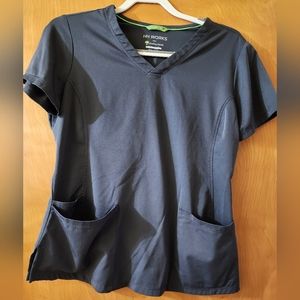 HH Works scrub top in charcoal